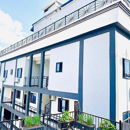 Royal Hillside Apartments And Hotels Yaounde Bagian luar foto