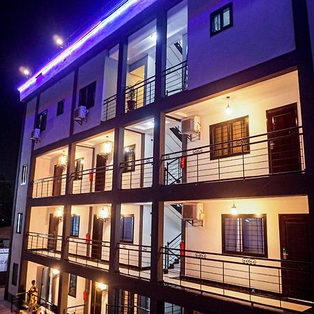 Royal Hillside Apartments And Hotels Yaounde Bagian luar foto