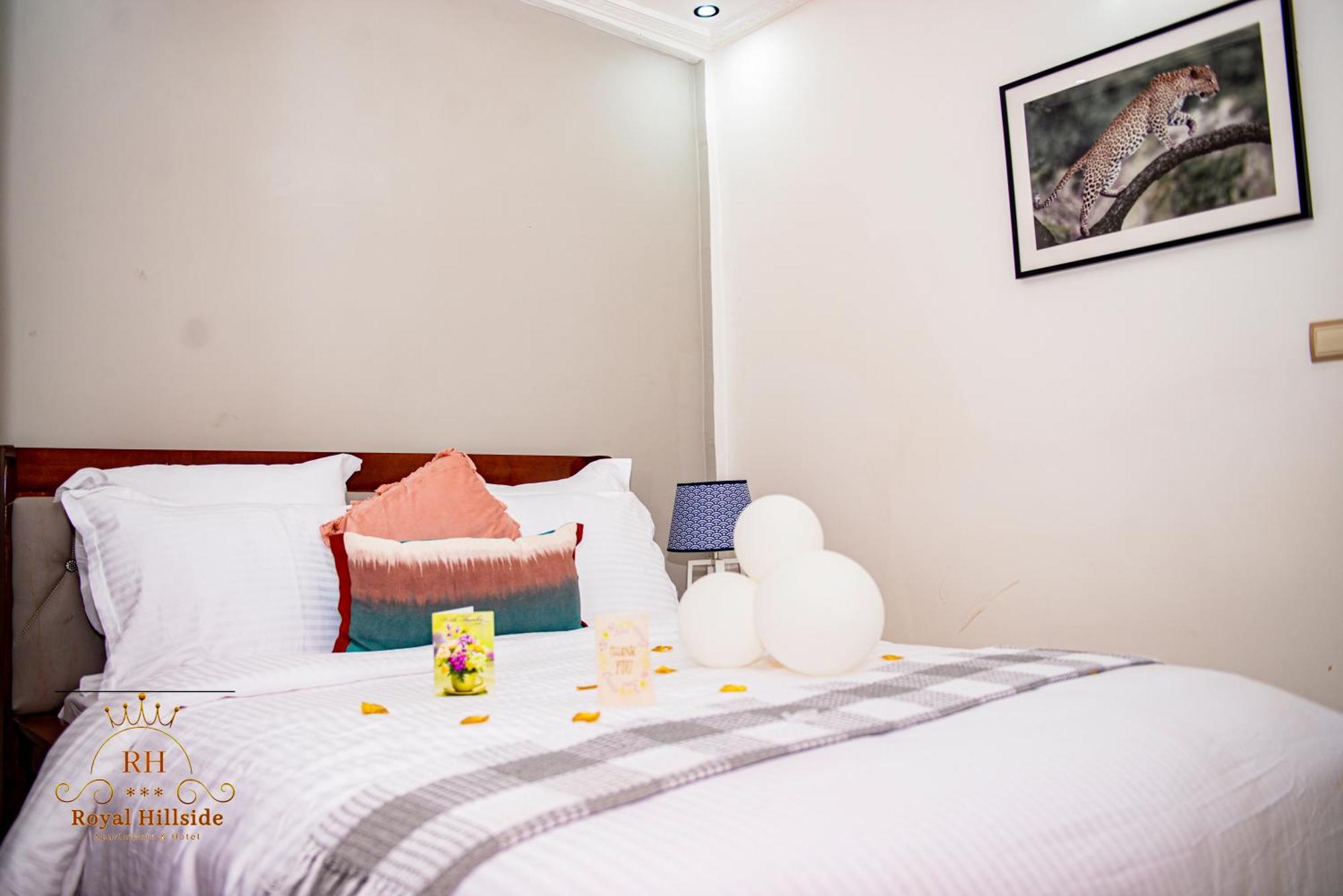 Royal Hillside Apartments And Hotels Yaounde Bagian luar foto