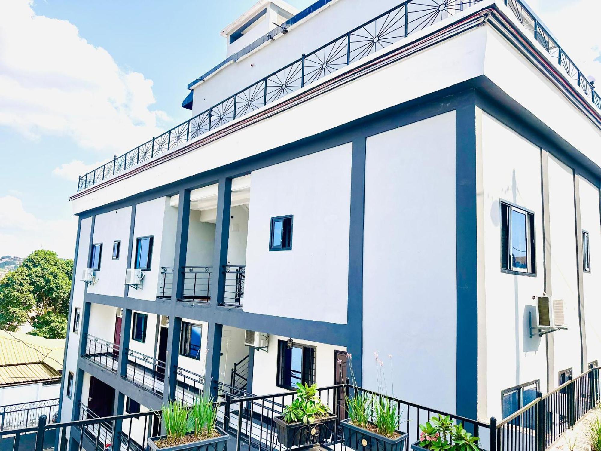 Royal Hillside Apartments And Hotels Yaounde Bagian luar foto