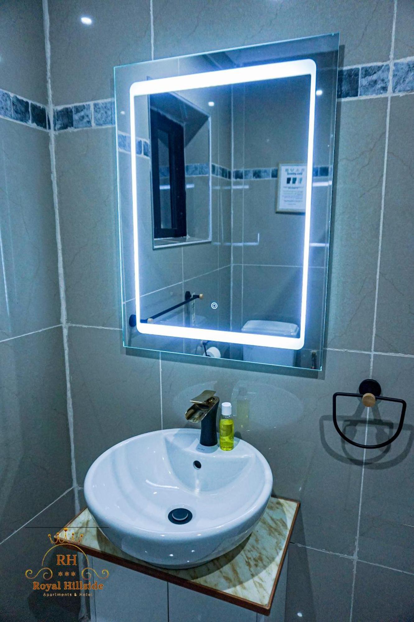 Royal Hillside Apartments And Hotels Yaounde Bagian luar foto