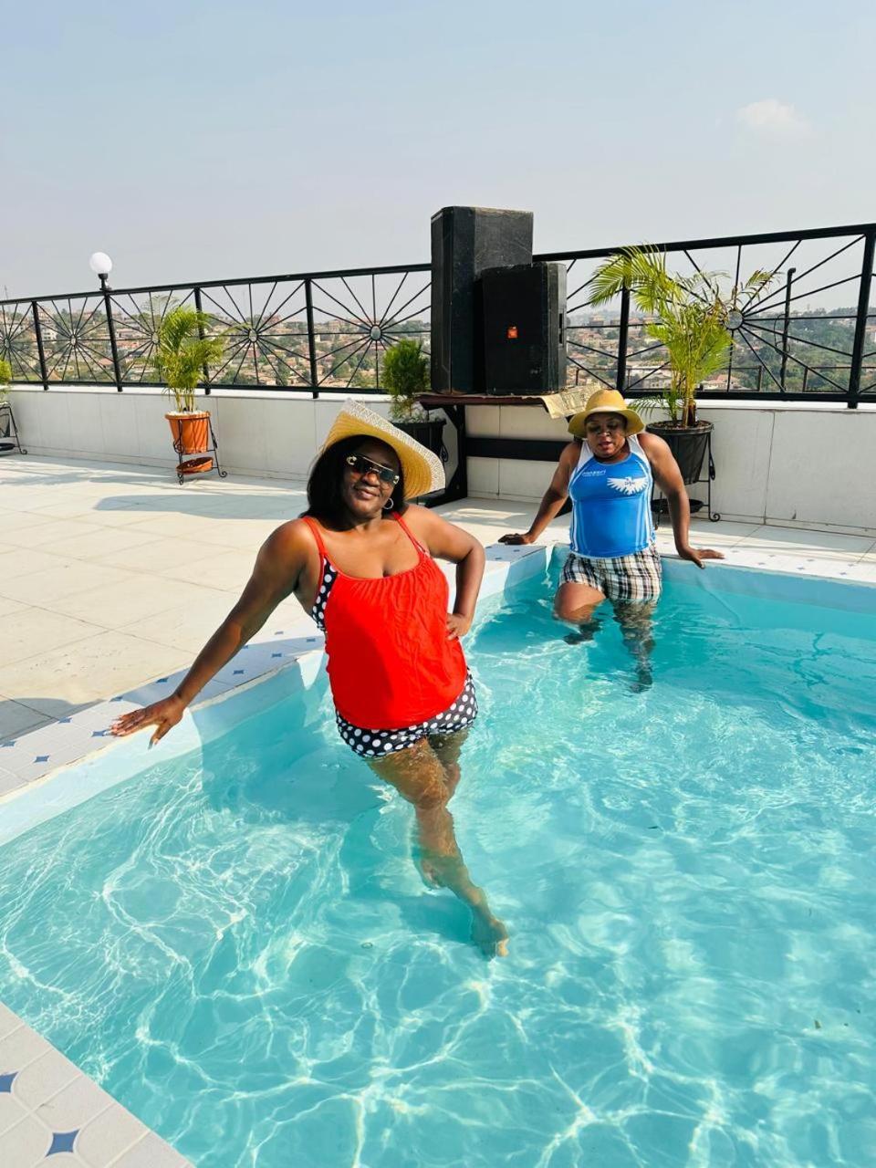 Royal Hillside Apartments And Hotels Yaounde Bagian luar foto