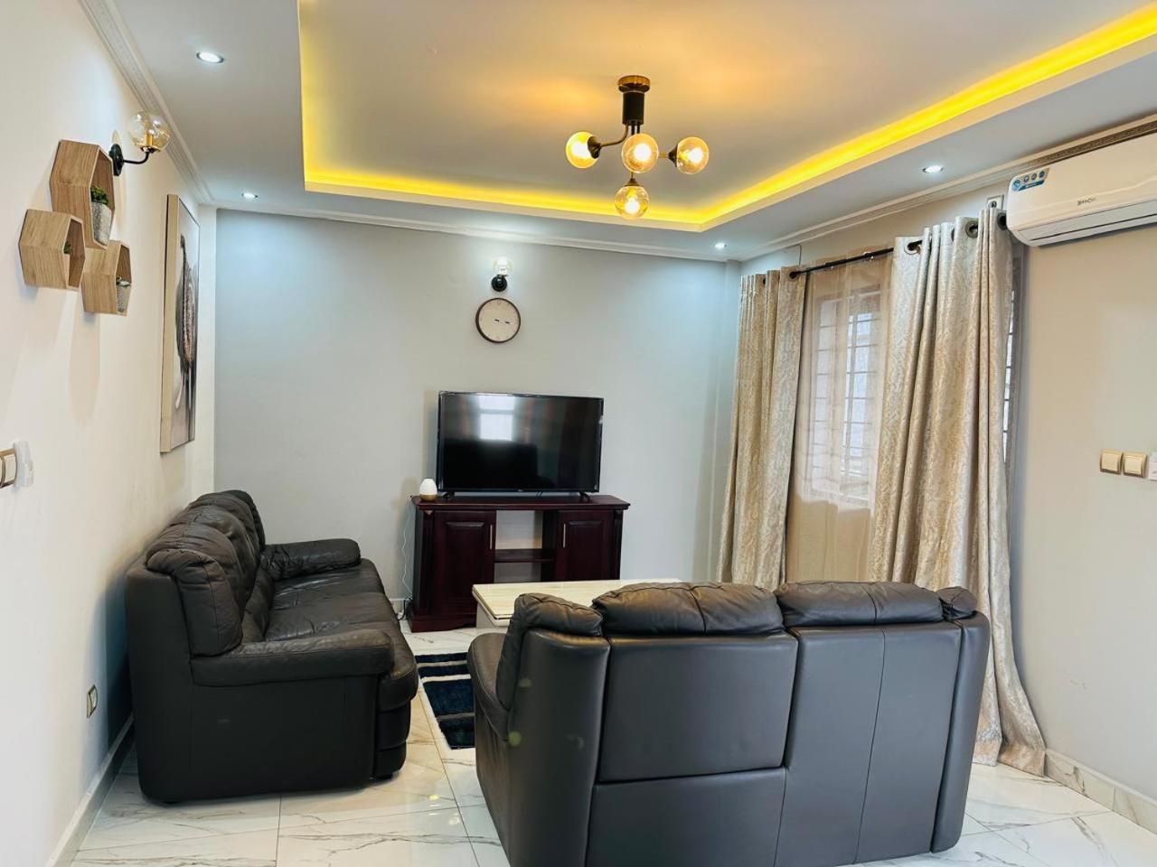 Royal Hillside Apartments And Hotels Yaounde Bagian luar foto