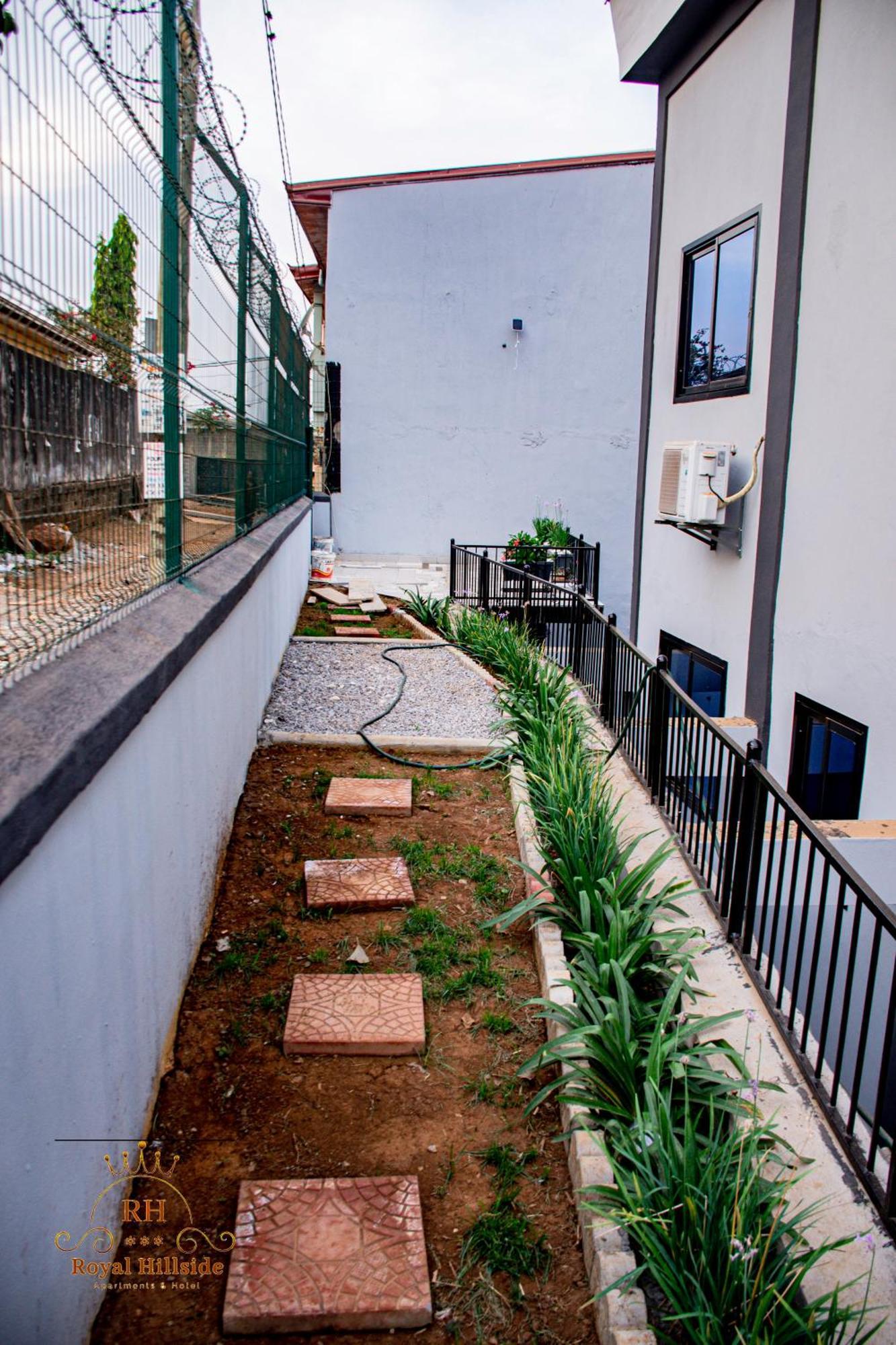 Royal Hillside Apartments And Hotels Yaounde Bagian luar foto